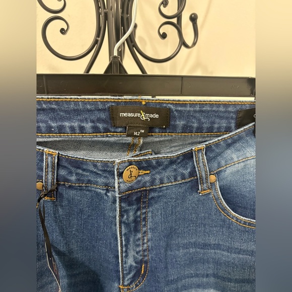 Measure & made . Women's Slim Fit Denim Jeans - Picture 4 of 8